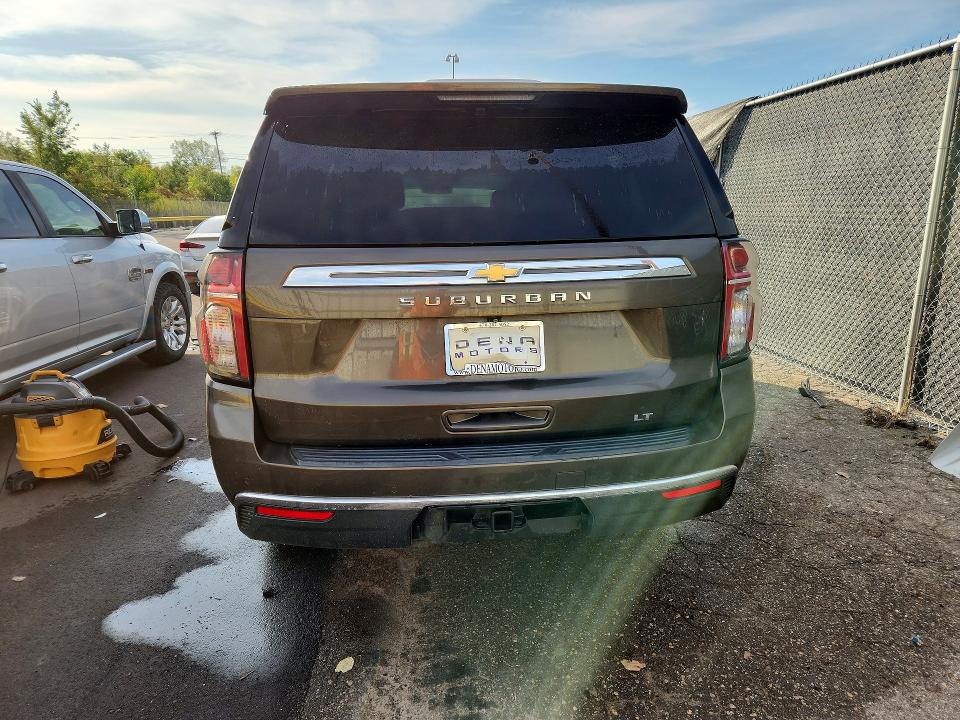 Photo 6 from auction – 2021 CHEVROLET SUBURBAN with VIN 1GNSCCKD0MR237047
