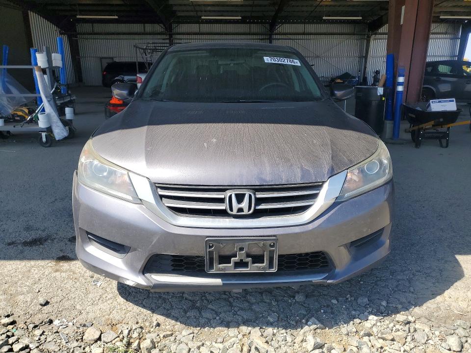 Photo 5 from auction – 2014 HONDA ACCORD with VIN 1HGCR2F30EA082556