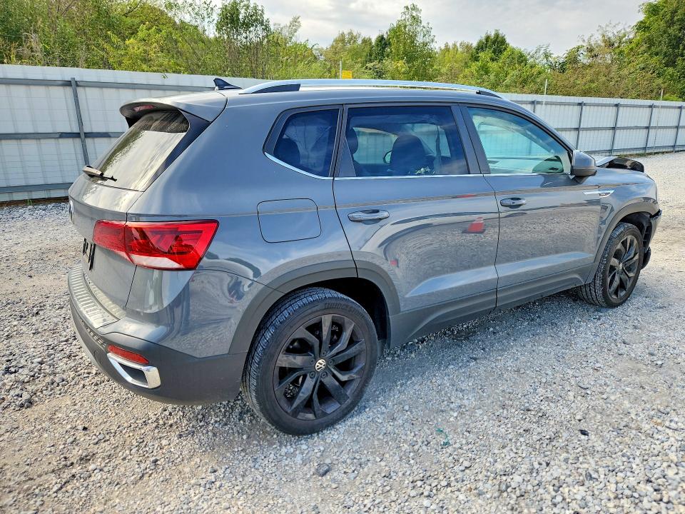 Снимка 3 от търг – 2022 VOLKSWAGEN TAOS с VIN 3VVLX7B22NM053935