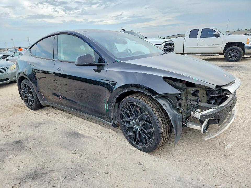 Снимка 4 от търг – 2023 TESLA MODEL Y с VIN 7SAYGDEE5PA051807