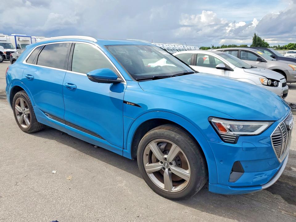 Photo 4 from auction – 2019 AUDI E-TRON with VIN WA1LABGE3KB012765