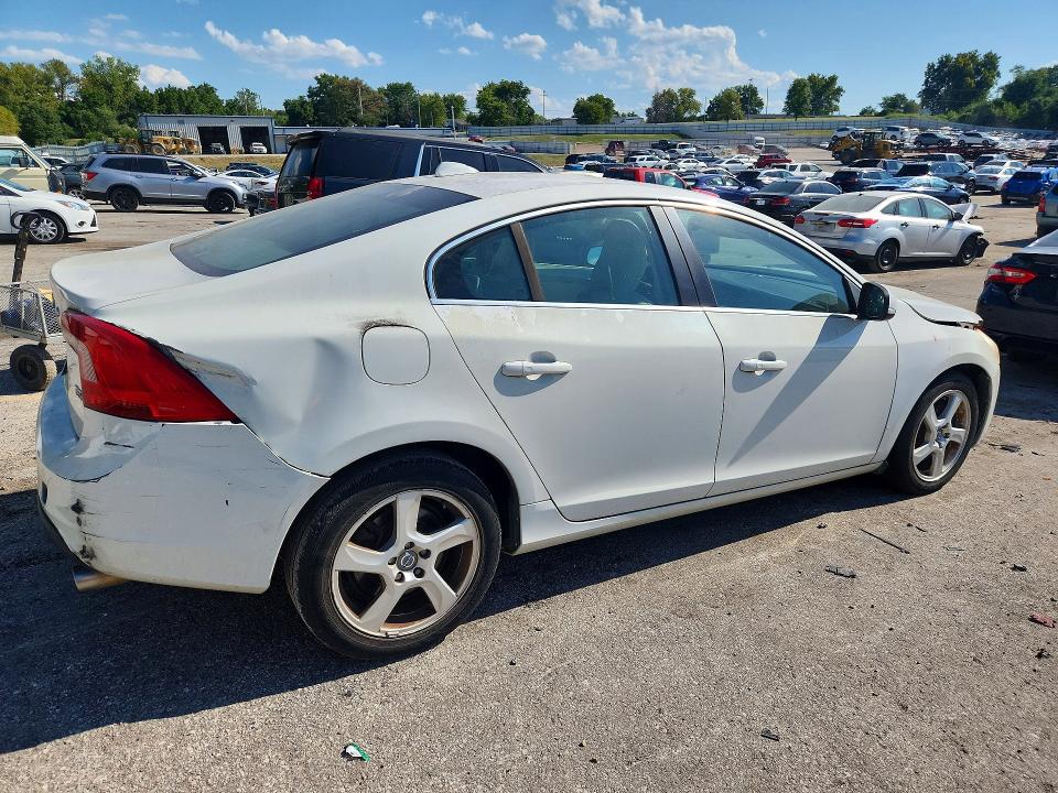 Photo 3 from auction – 2013 VOLVO S60 with VIN YV1612FS0D2200179