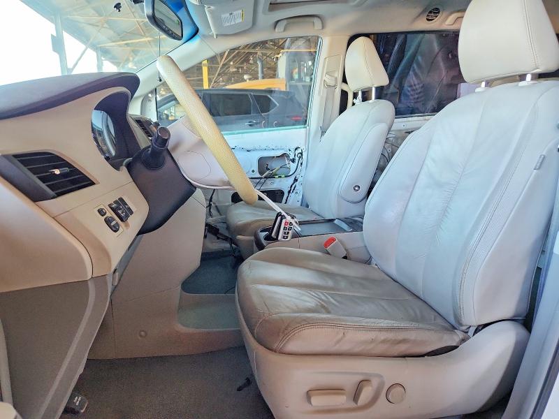 Photo 7 from auction – 2011 TOYOTA SIENNA with VIN 5TDYK3DC6BS022779