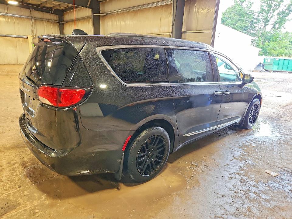 Photo 3 from auction – 2017 CHRYSLER PACIFICA with VIN 2C4RC1EG9HR756907