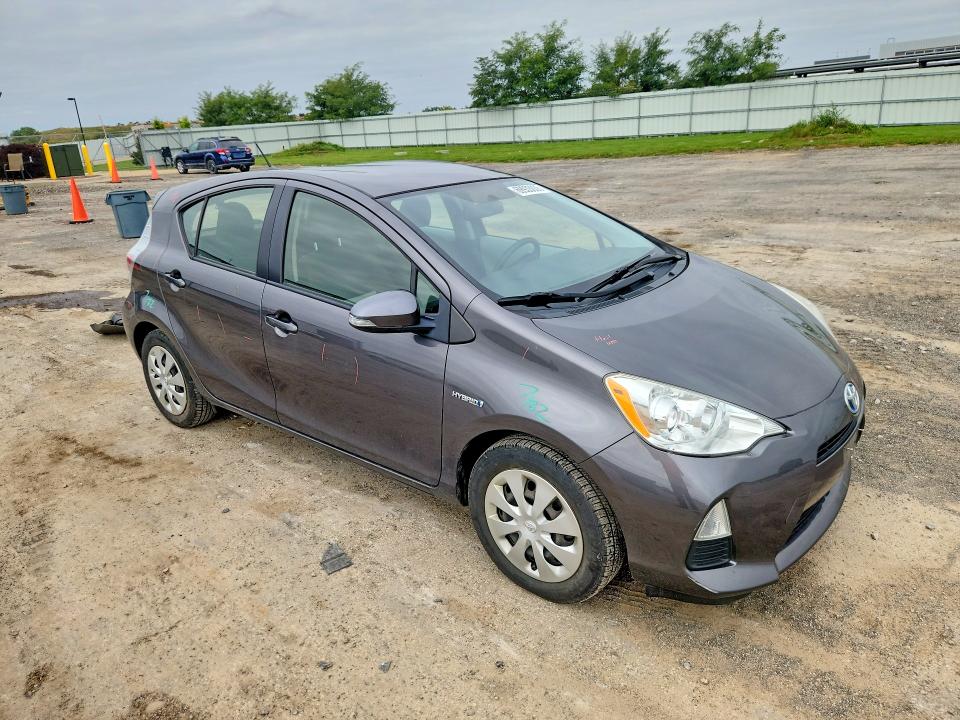 Photo 4 from auction – 2014 TOYOTA PRIUS C with VIN JTDKDTB37E1573632