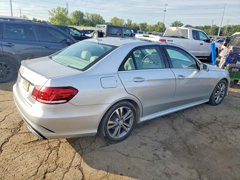 Photo 3 from auction – 2016 MERCEDES-BENZ E with VIN WDDHF5KB6GB168338