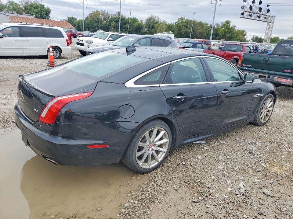 Zdjęcie 3 z aukcji – 2016 JAGUAR XJ z VIN SAJWA1C71G8V96156