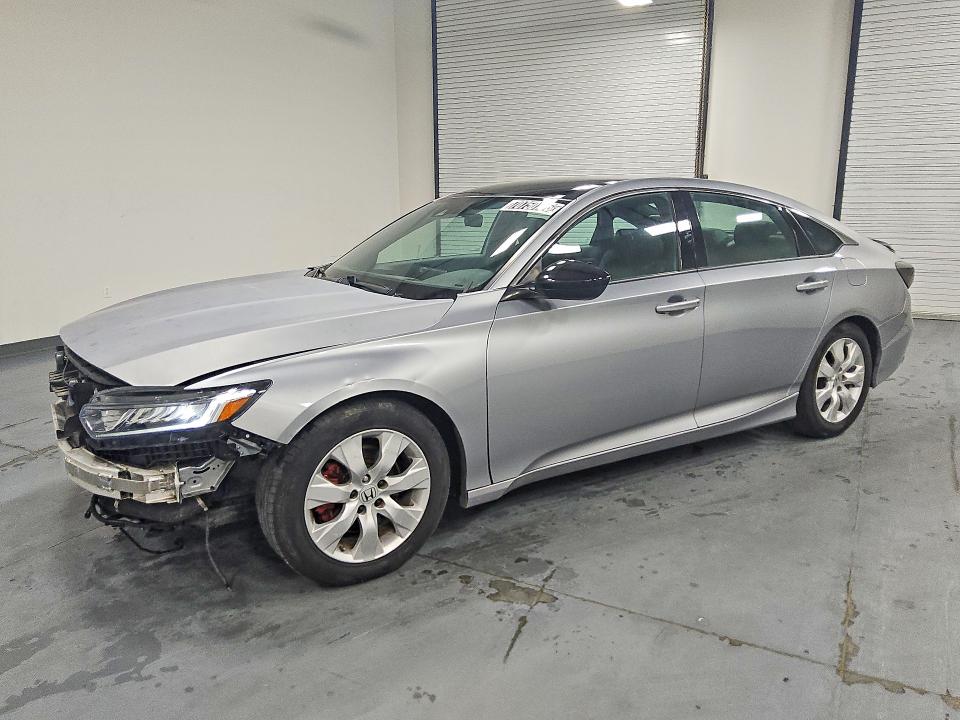 HONDA ACCORD 2019 с VIN 1HGCV1F31KA105165 - Снимка от търг
