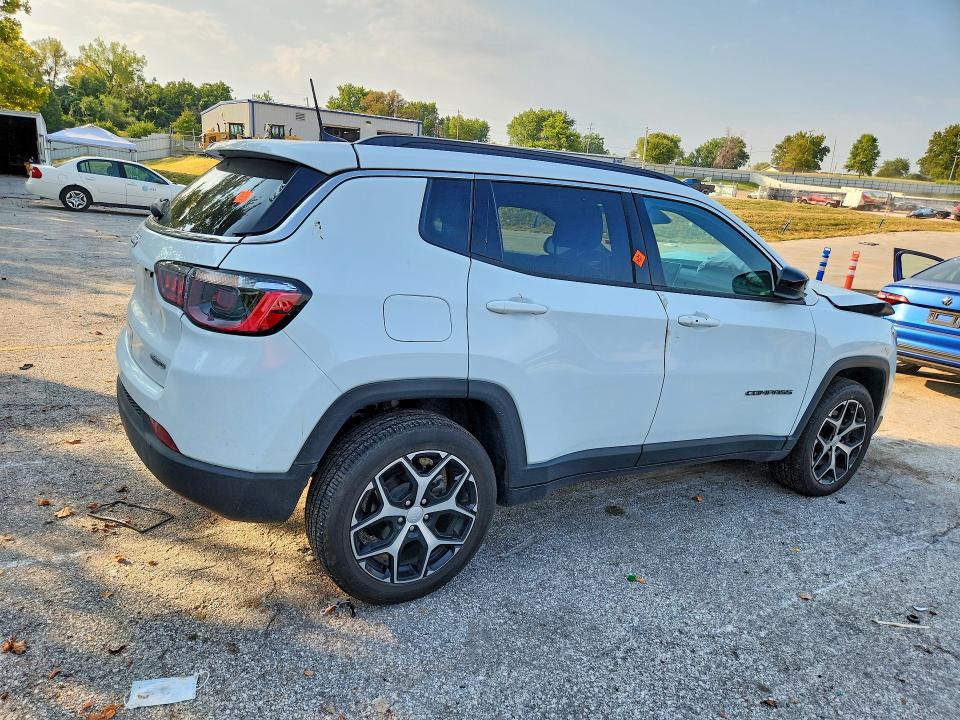 Zdjęcie 3 z aukcji – 2024 JEEP COMPASS z VIN 3C4NJDBN6RT607992
