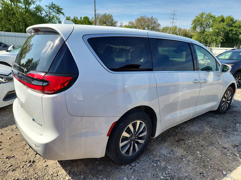 Photo 3 from auction – 2022 CHRYSLER PACIFICA with VIN 2C4RC1L72NR139525