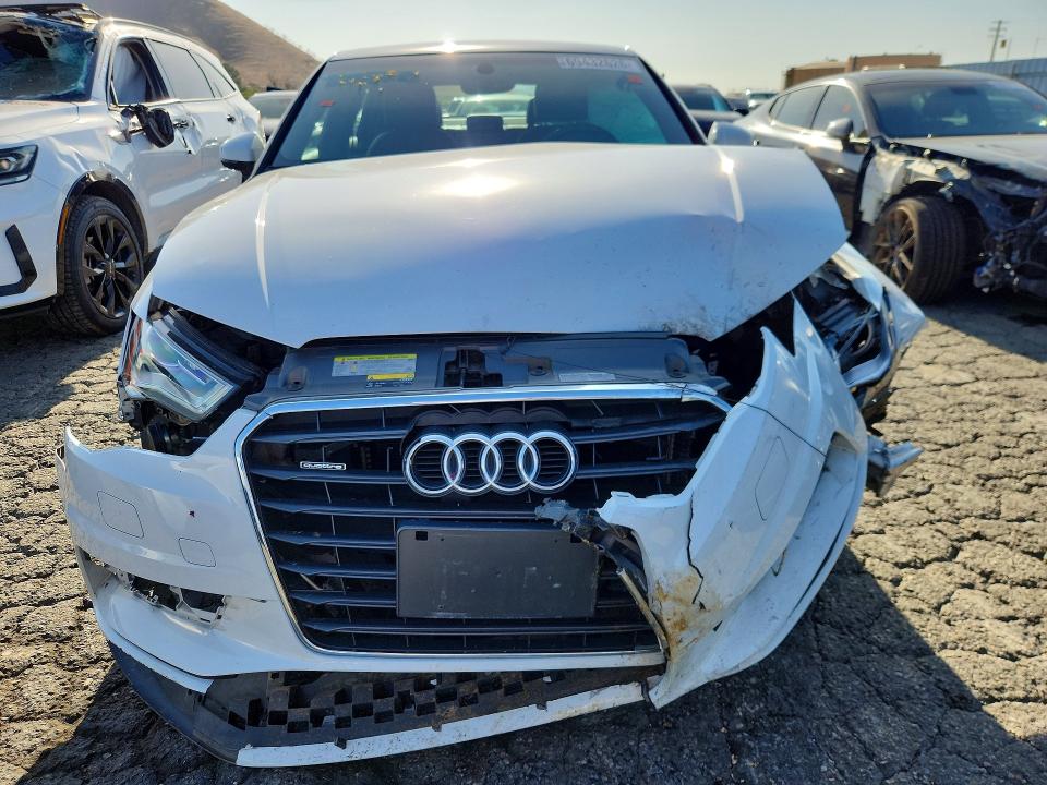 صورة رقم 5 من المزاد - 2015 AUDI A3 مع VIN WAUBFGFF4F1005200