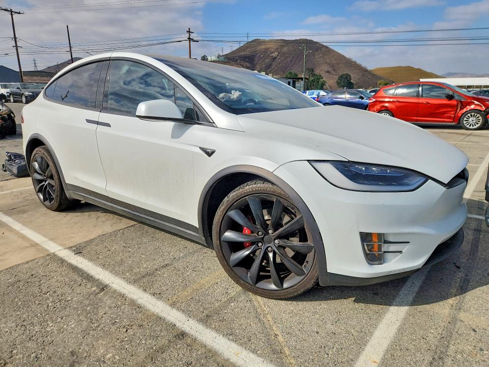 Zdjęcie 4 z aukcji – 2018 TESLA MODEL X z VIN 5YJXCBE26JF120593