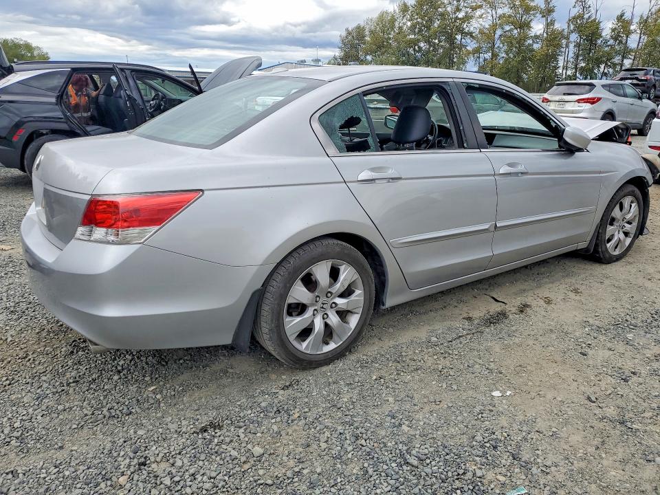 Снимка 3 от търг – 2010 HONDA ACCORD с VIN 1HGCP2F86AA124563
