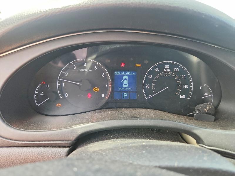 Photo 9 from auction – 2010 HYUNDAI GENESIS with VIN KMHGC4DE0AU080408