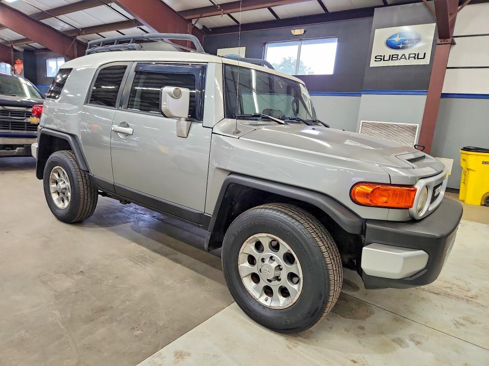 Photo 4 from auction – 2012 TOYOTA FJ CRUISER with VIN JTEBU4BF4CK127344