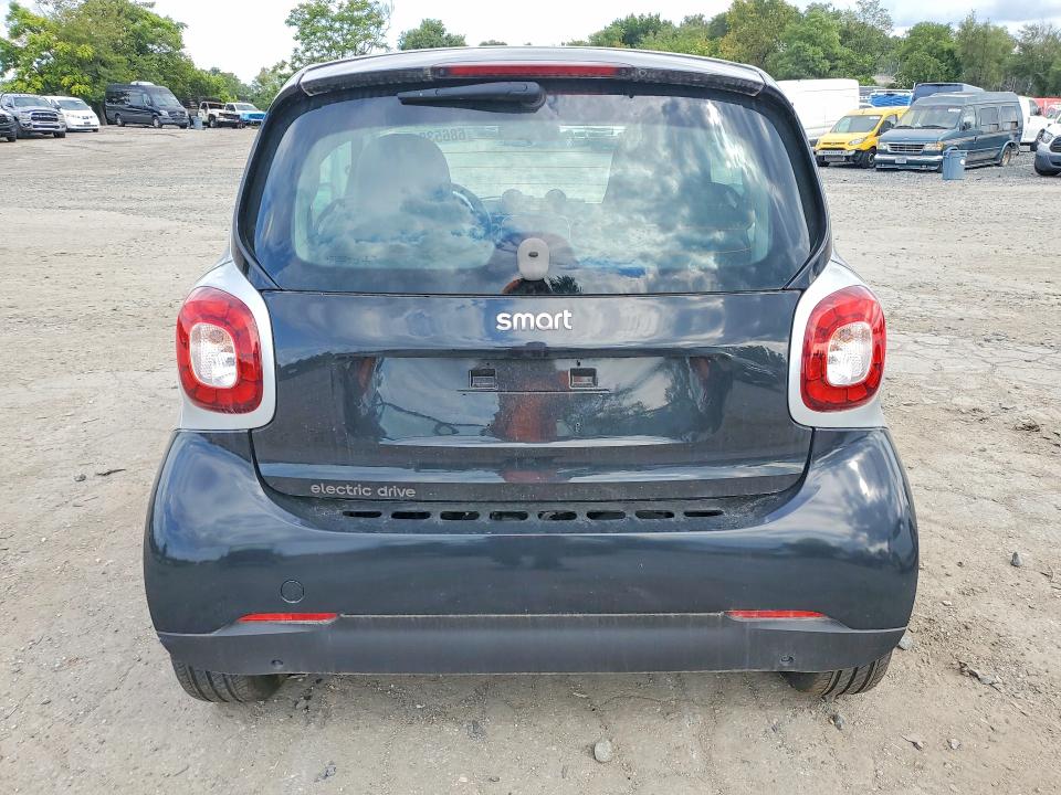 Photo 6 from auction – 2017 SMART FORTWO with VIN WMEFJ9BA4HK235018