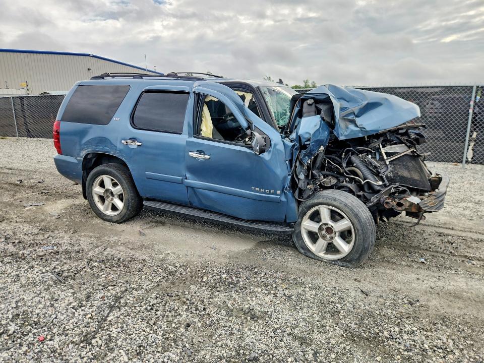Photo 4 from auction – 2008 CHEVROLET TAHOE with VIN 1GNFC13098R155535