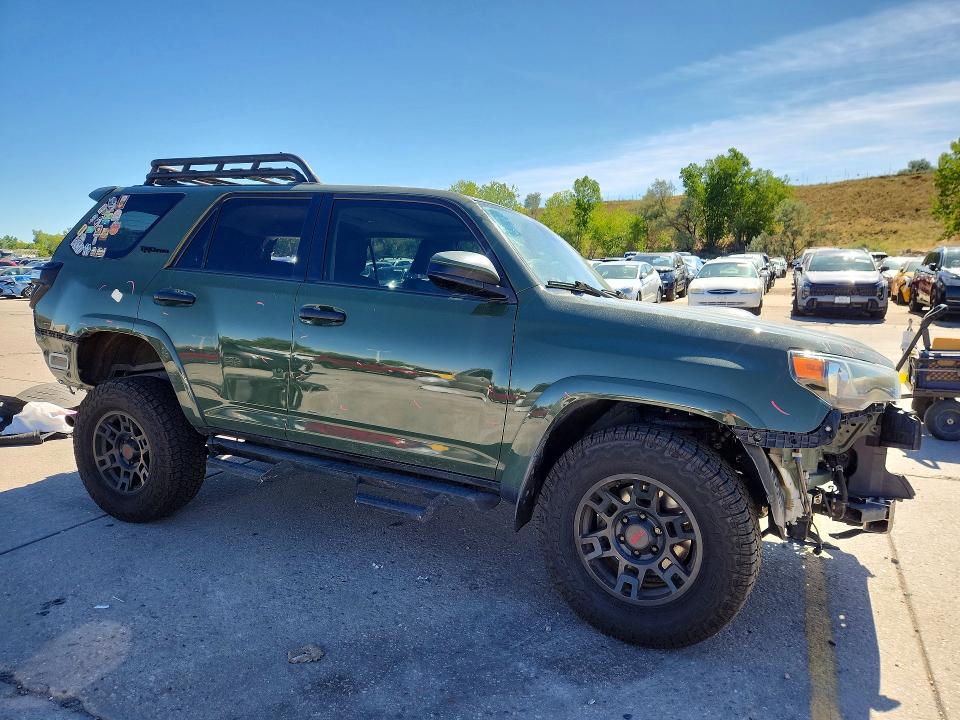 Photo 4 from auction – 2020 TOYOTA 4RUNNER with VIN JTEBU5JR7L5771758