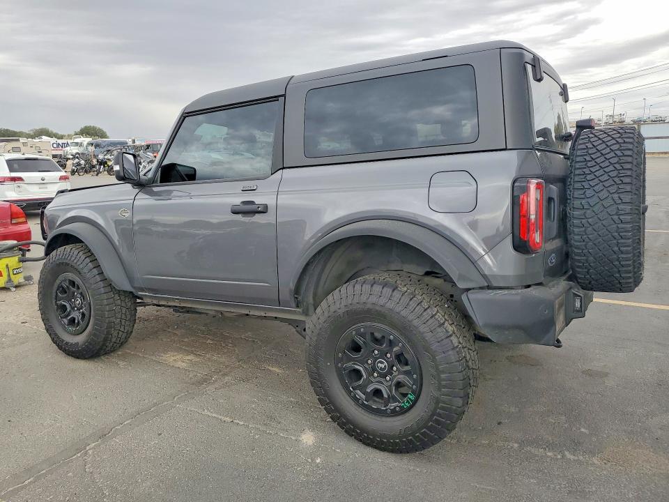 Снимка 2 от търг – 2023 FORD BRONCO с VIN 1FMDE5CP2PLB74844