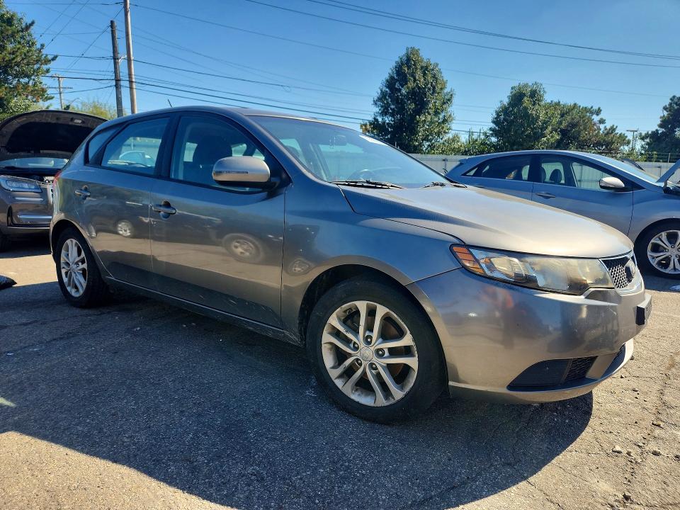 Снимка 4 от търг – 2011 KIA FORTE5 с VIN KNAFU5A21B5386880
