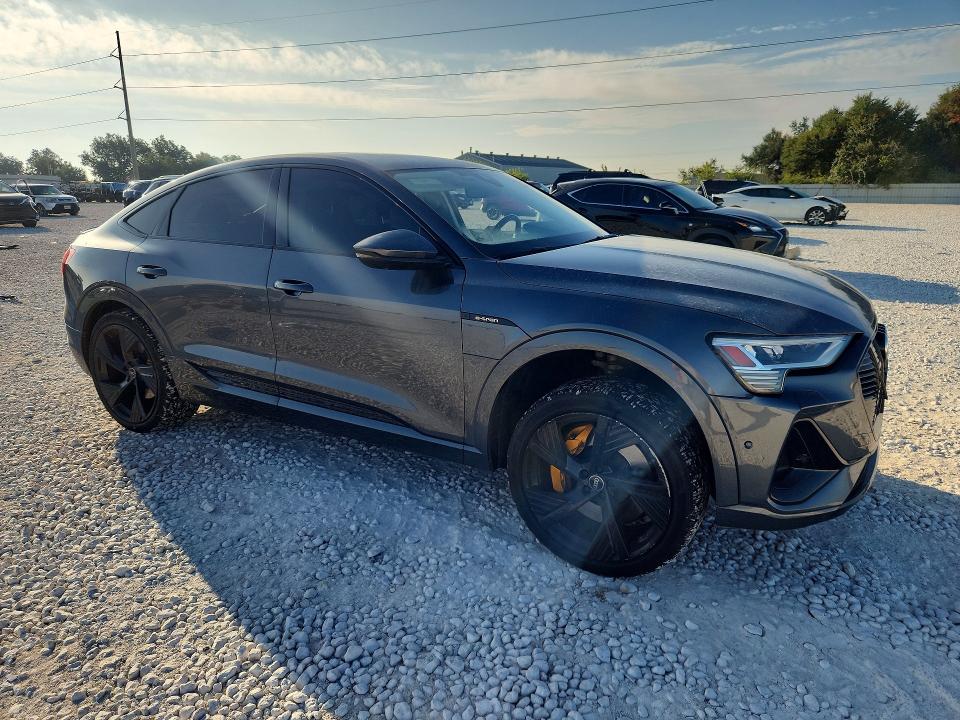Foto 4 de la subasta – 2022 AUDI E-TRON con VIN WA13AAGE2NB022136
