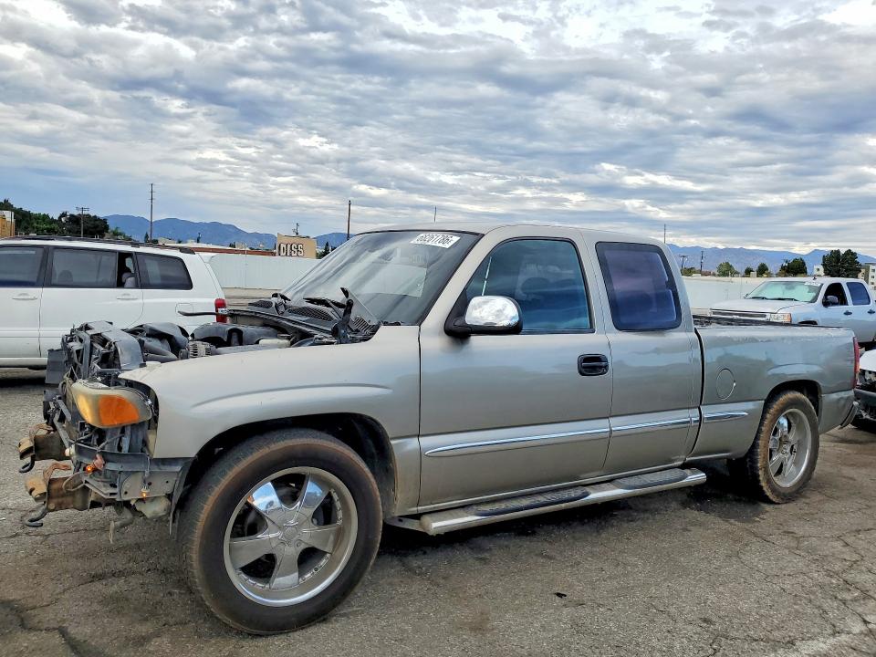 GMC NEW SIERRA 2002 with VIN 2GTEC19V421128038 - Photo from auction