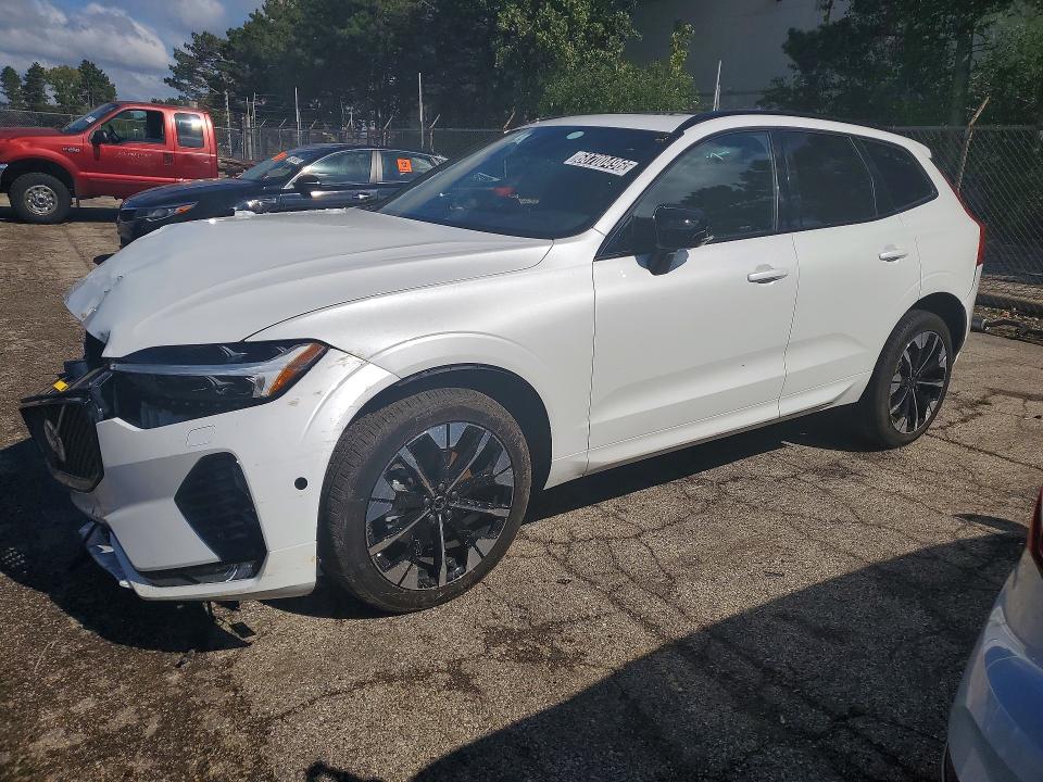 VOLVO XC60 2026 с VIN YV4M12RC1T1464594 - Снимка от търг