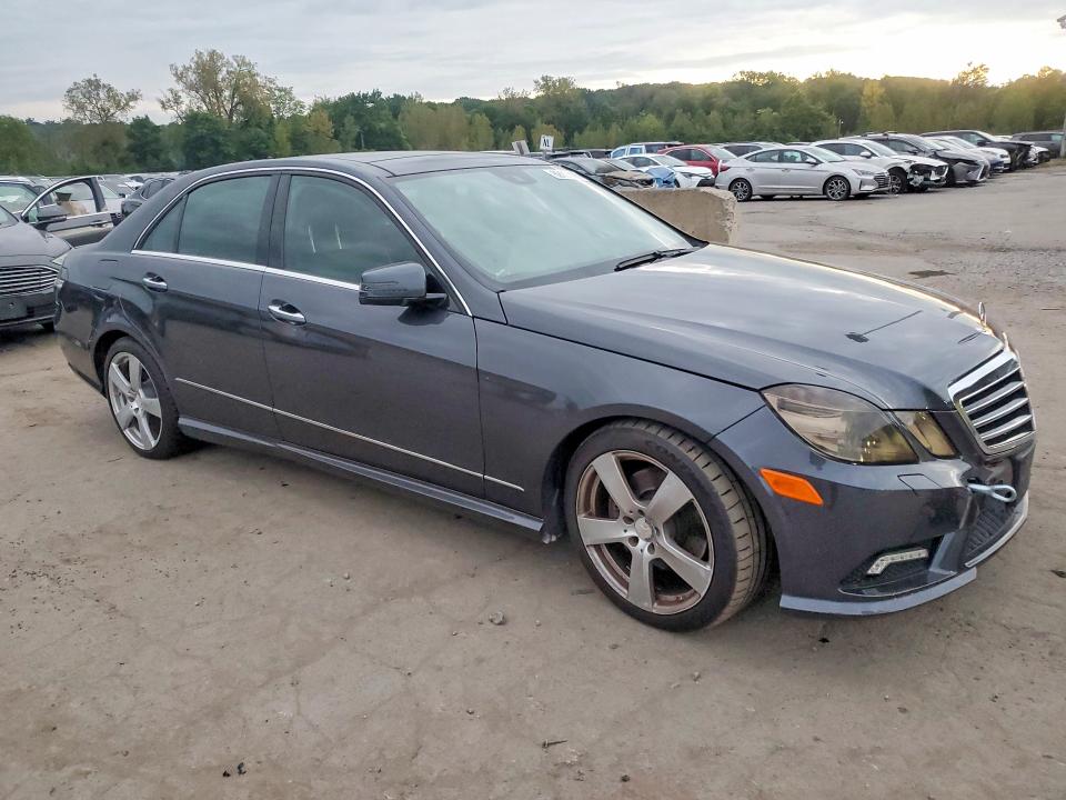 Zdjęcie 4 z aukcji – 2011 MERCEDES-BENZ E z VIN WDDHF8HB9BA494996