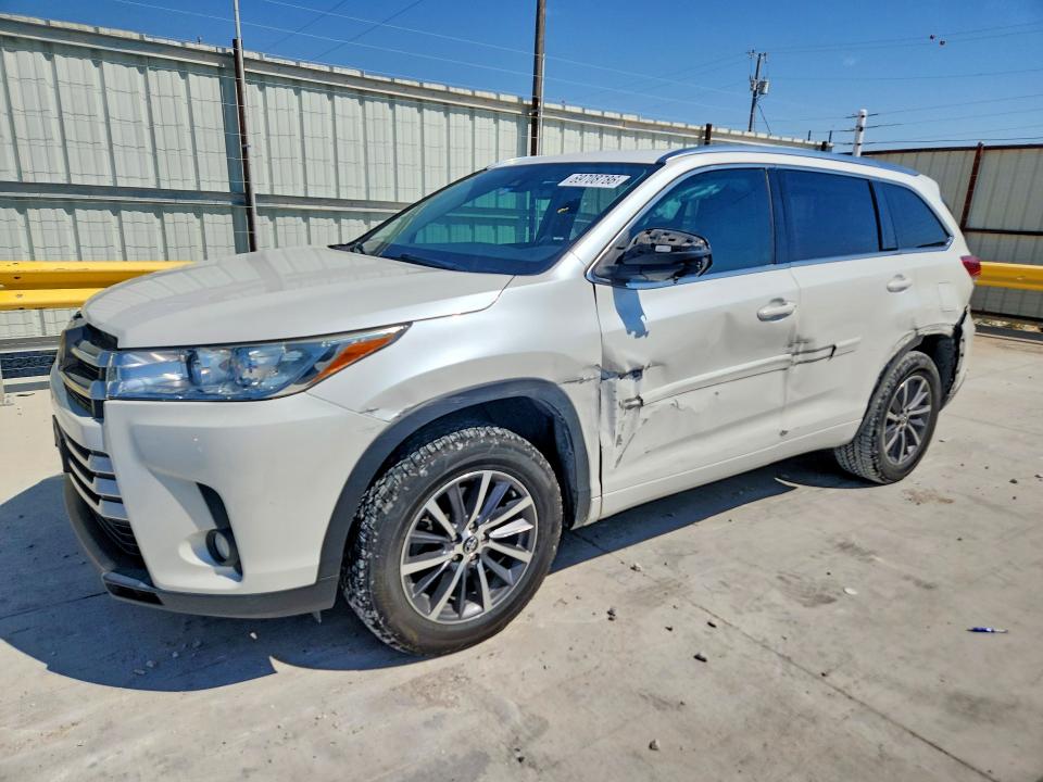 Снимка 1 от търг – 2018 TOYOTA HIGHLANDER с VIN 5TDKZRFH4JS286837