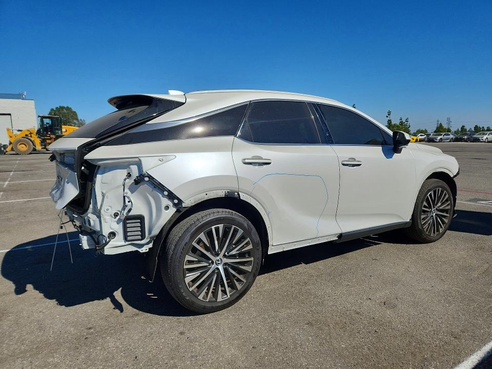 Foto 3 de la subasta – 2024 LEXUS RX 350 con VIN 2T2BAMBA2RC030263