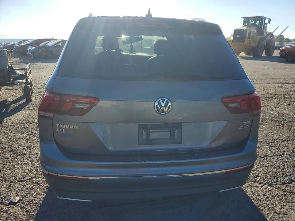 Photo 6 from auction – 2018 VOLKSWAGEN TIGUAN with VIN 3VV2B7AX6JM013259