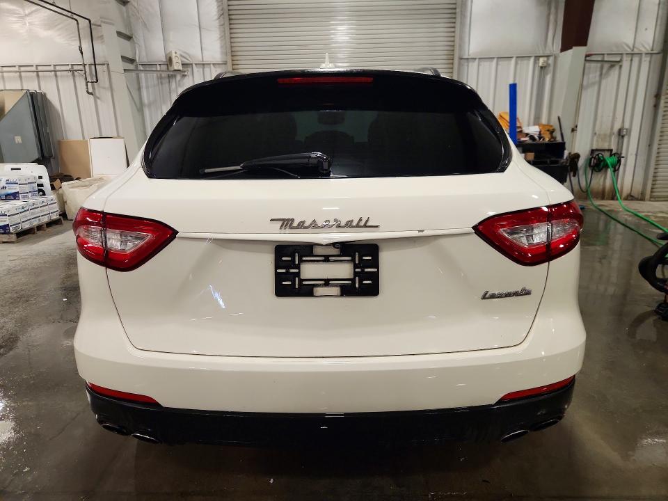 Снимка 6 от търг – 2017 MASERATI LEVANTE с VIN ZN661XUA4HX233268