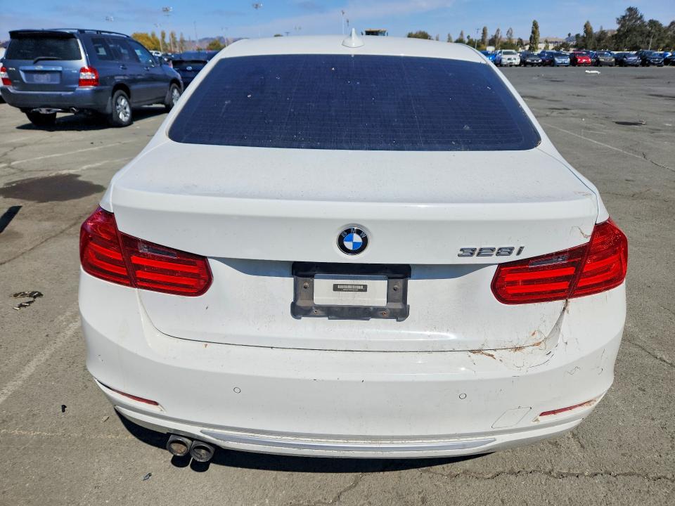 Zdjęcie 6 z aukcji – 2012 BMW 328 z VIN WBA3C1C53CF433120