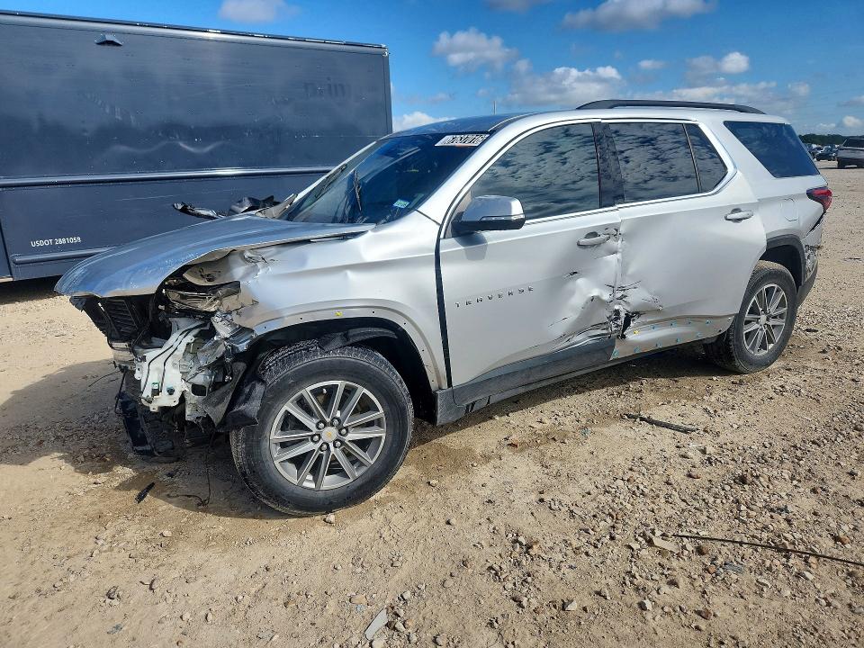 CHEVROLET TRAVERSE 2022 with VIN 1GNERGKW2NJ122566 - Photo from auction