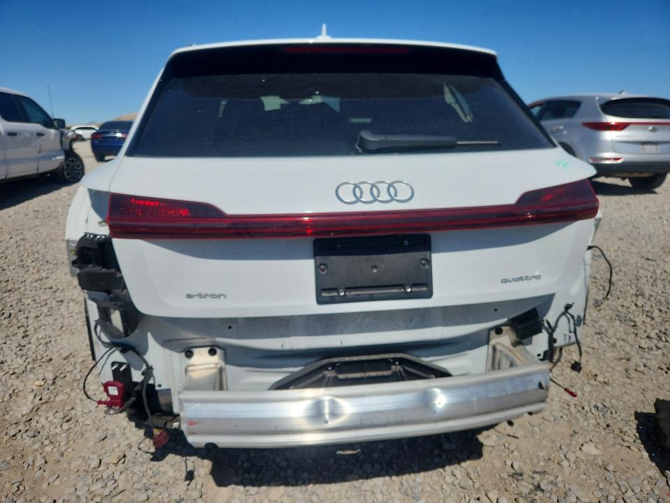 Foto 6 de la subasta – 2021 AUDI E-TRON con VIN WA1LABGE4MB011014