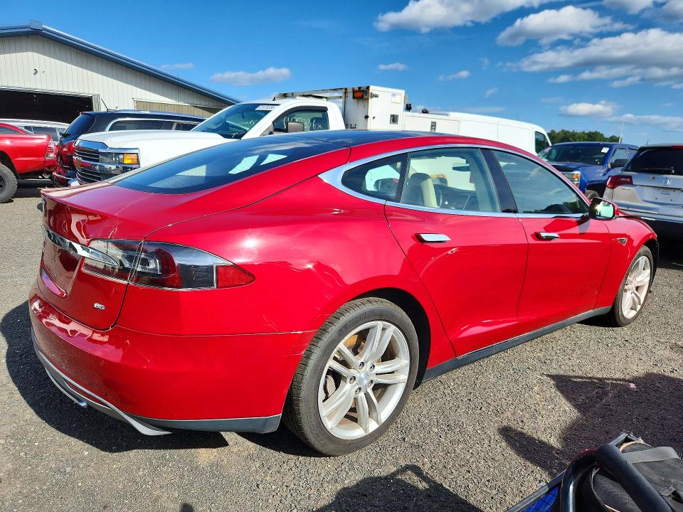 Photo 3 from auction – 2014 TESLA MODEL S with VIN 5YJSA1H10EFP40262