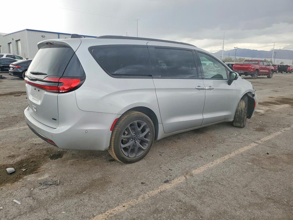 Снимка 3 от търг – 2023 CHRYSLER PACIFICA с VIN 2C4RC3BG1PR545568