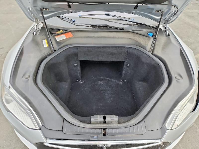 Снимка 11 от търг – 2014 TESLA MODEL S с VIN 5YJSA1S11EFP49478