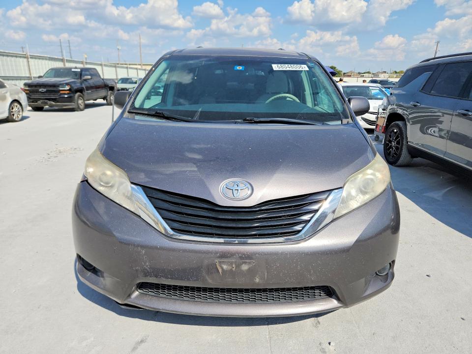 Photo 5 from auction – 2013 TOYOTA SIENNA with VIN 5TDKK3DC2DS301073