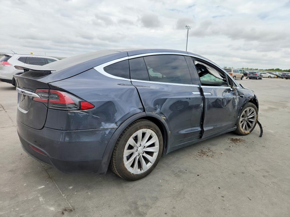 Снимка 3 от търг – 2018 TESLA MODEL X с VIN 5YJXCDE27JF119996