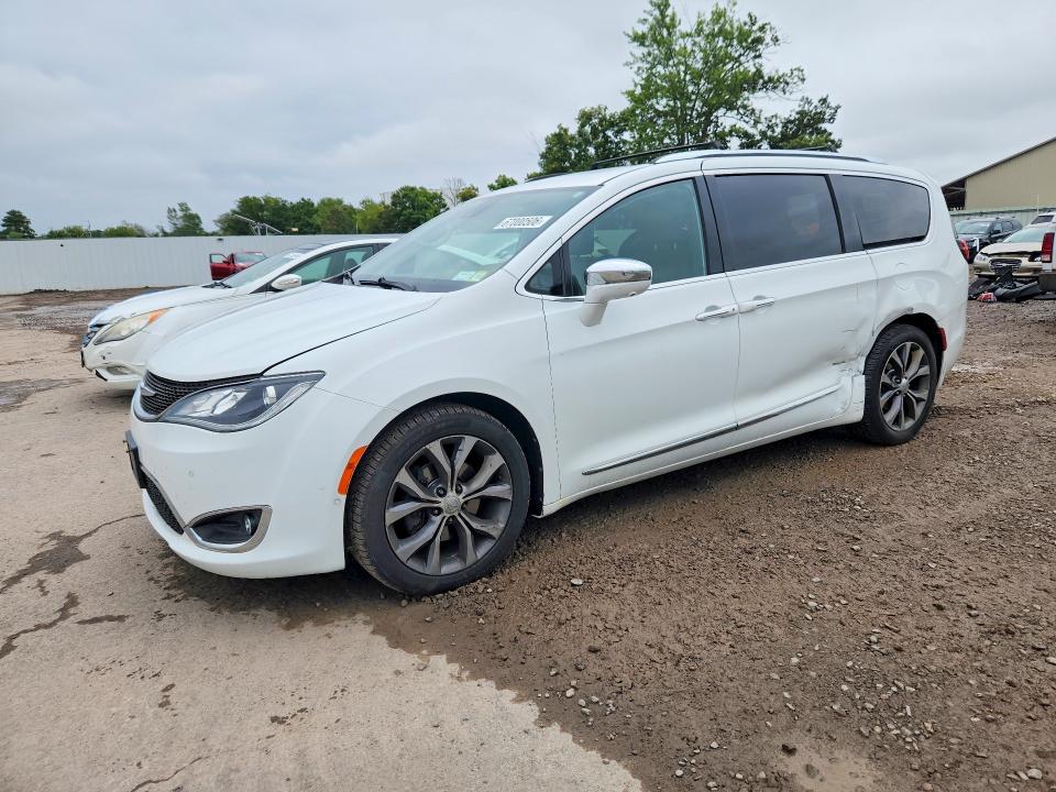 CHRYSLER PACIFICA 2017 with VIN 2C4RC1GGXHR836018 - Photo from auction