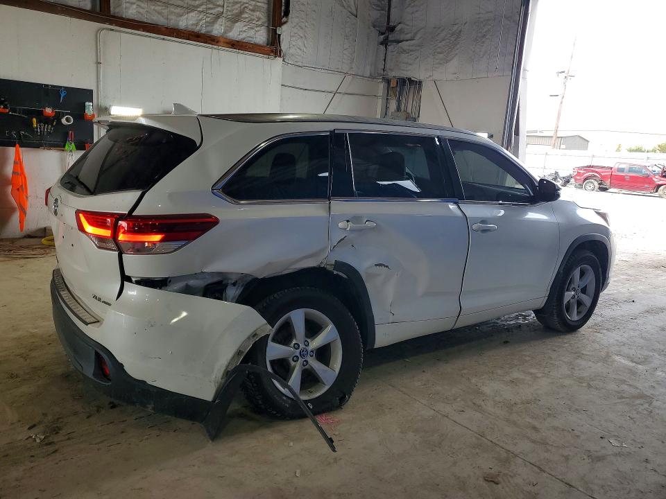 Снимка 3 от търг – 2018 TOYOTA HIGHLANDER с VIN 5TDJZRFH0JS830004