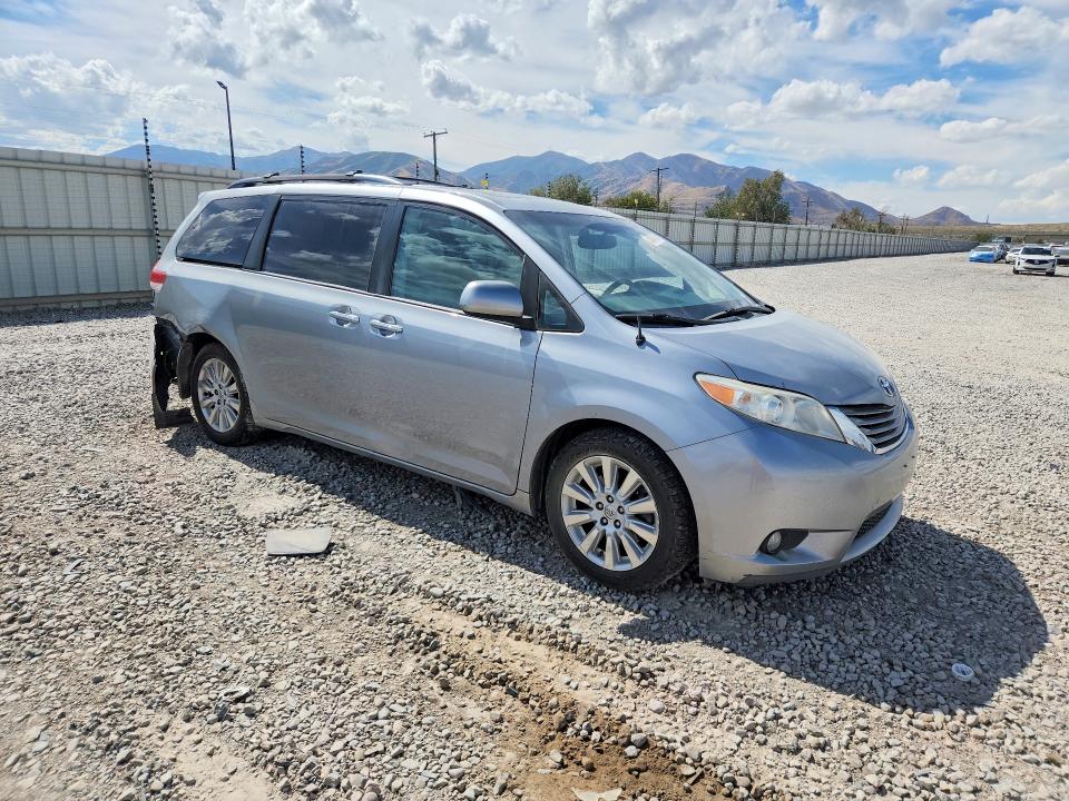 Photo 4 from auction – 2013 TOYOTA SIENNA with VIN 5TDDK3DC9DS056748