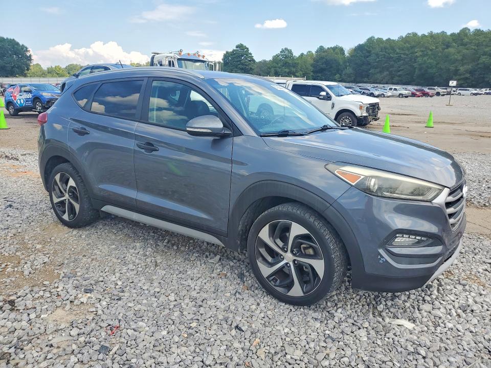 Photo 4 from auction – 2017 HYUNDAI TUCSON with VIN KM8J33A24HU517136