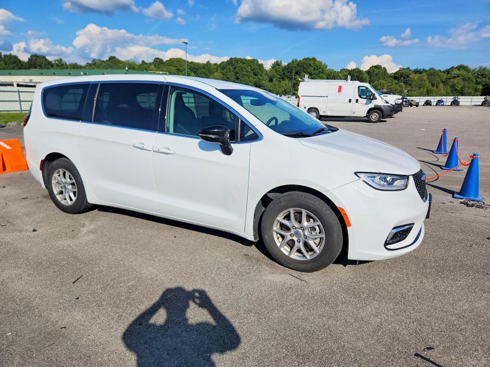 Photo 4 from auction – 2024 CHRYSLER PACIFICA with VIN 2C4RC1BG3RR182276