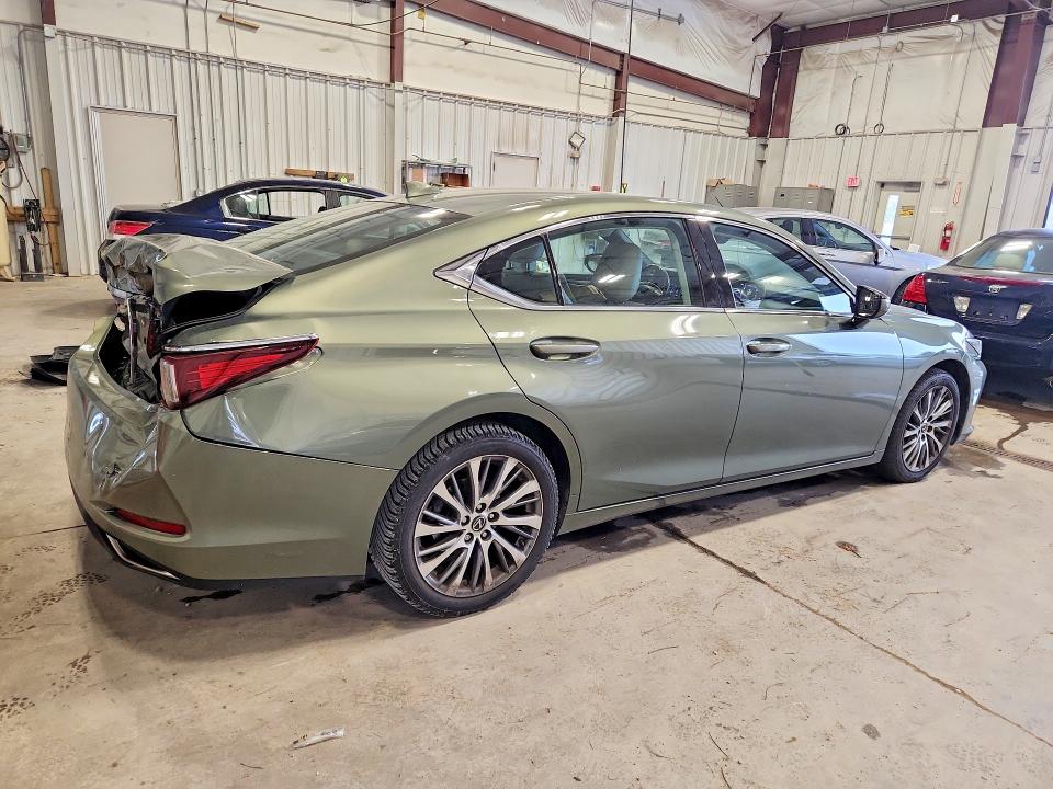 Снимка 3 от търг – 2019 LEXUS ES с VIN 58ABZ1B12KU015836