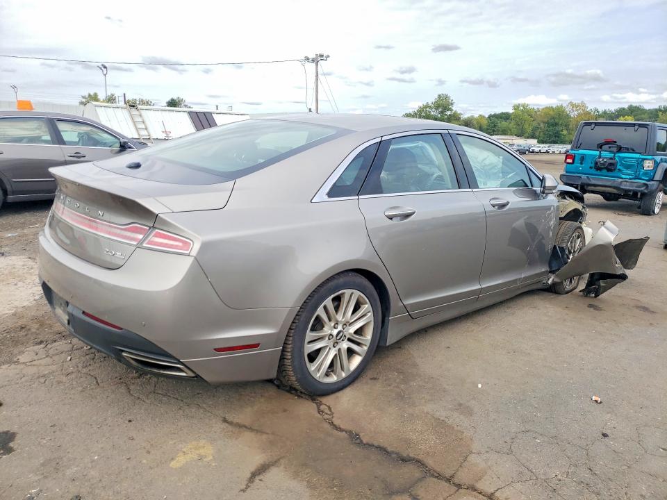 Photo 3 from auction – 2016 LINCOLN MKZ with VIN 3LN6L2J93GR616291