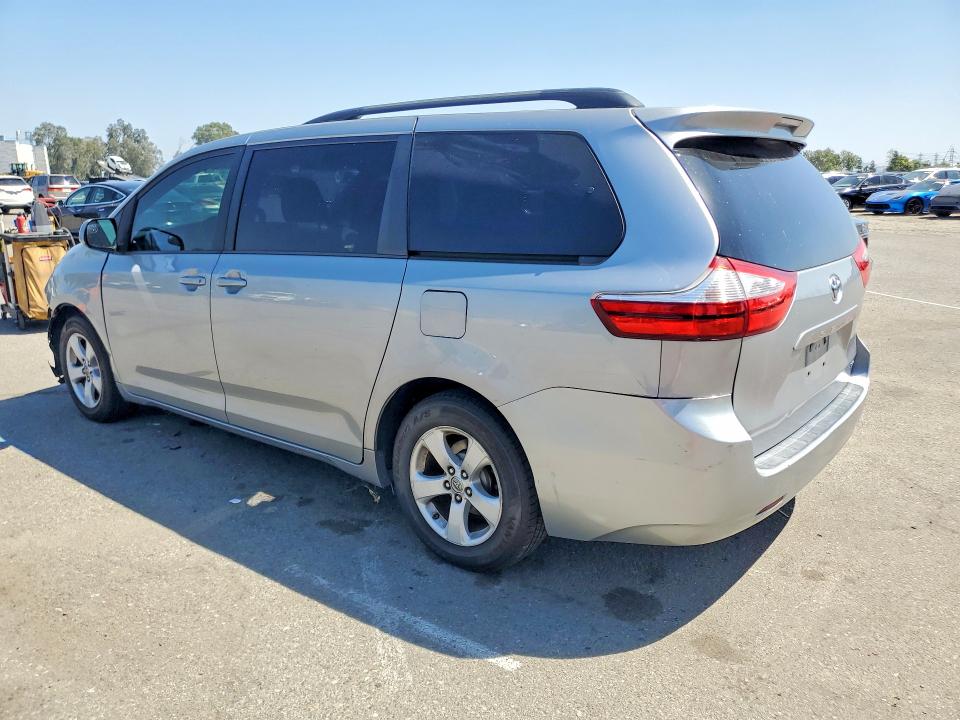 Photo 2 from auction – 2017 TOYOTA SIENNA with VIN 5TDKZ3DC3HS894492