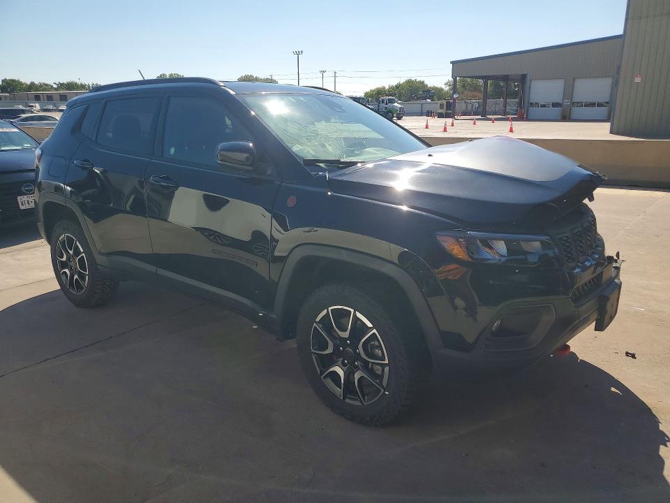 Снимка 4 от търг – 2025 JEEP COMPASS с VIN 3C4NJDDN6ST613004