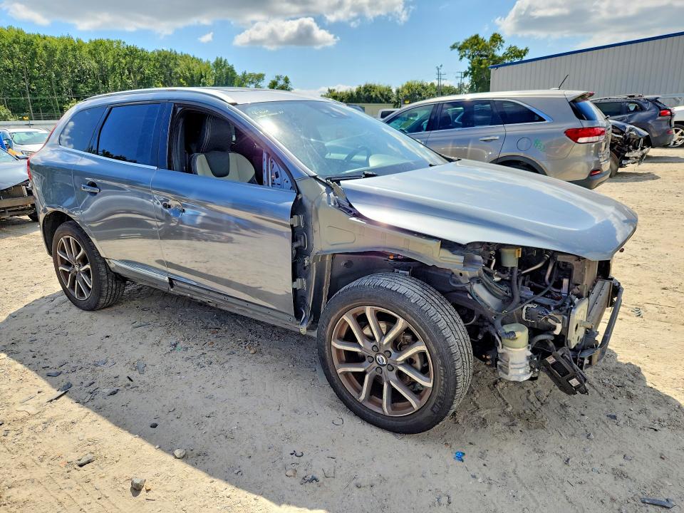 Photo 4 from auction – 2016 VOLVO XC60 with VIN YV4612RM0G2878404